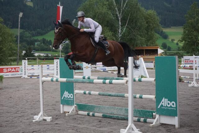 Karin Bötzner und Gianna 4 siegten über 130 cm. | Foto: Alexander Zauner