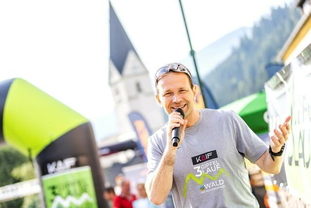 Alexander Rüdiger moderierte den Drei-Gipfel-Lauf 2021
(Fotocredit: Dominik Angerer) | Foto: Dominik Angerer