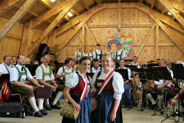 Die Musikkapelle Angerberg-Mariastein begeisterte die Besucher mit ihren heiteren Klängen. | Foto: Mair