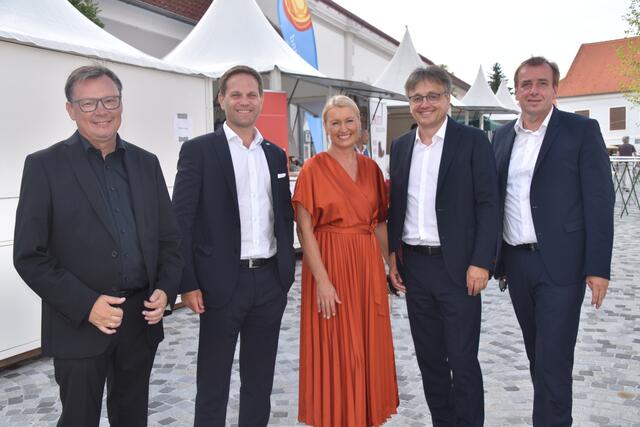 Gut gelaunt vor der Eröffnung: Norbert Darabos, Matthias Unger, Elisabeth Pauer-Gerbavsits, Michael Gerbavsits, Christian Drobits | Foto: Michael Strini