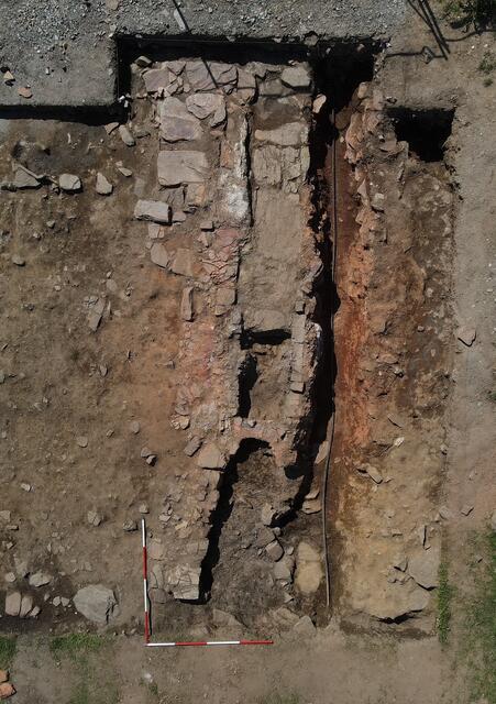 Einblick in die Schmelzkammer des Glasmacherofens in Glashütten. | Foto: Matthias Grebien