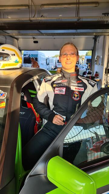 Evita Stadler ist mit einem neuen Rennauto unterwegs. | Foto: Sunset-Race