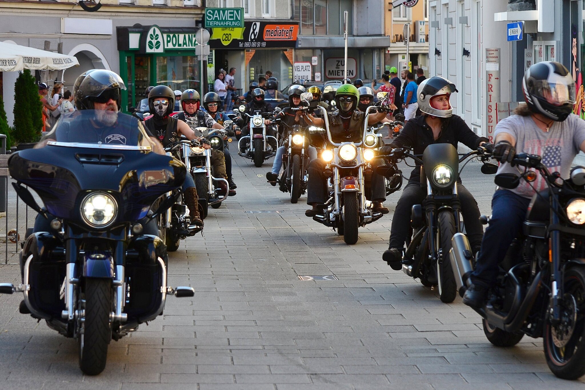 Kultbikes Harley Davidson Charity Tour Ried