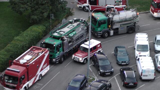 Mittels Pumpwagen wurde das getrübte Wasser entsorgt | Foto: privat