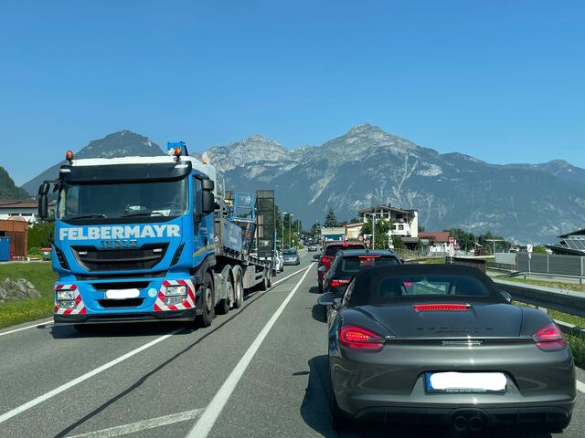 Die Staubelastung im Zillertal hat wieder wesentlich zugenommen. Ein Lösung wird's wohl so schnell nicht geben.  | Foto: Haun