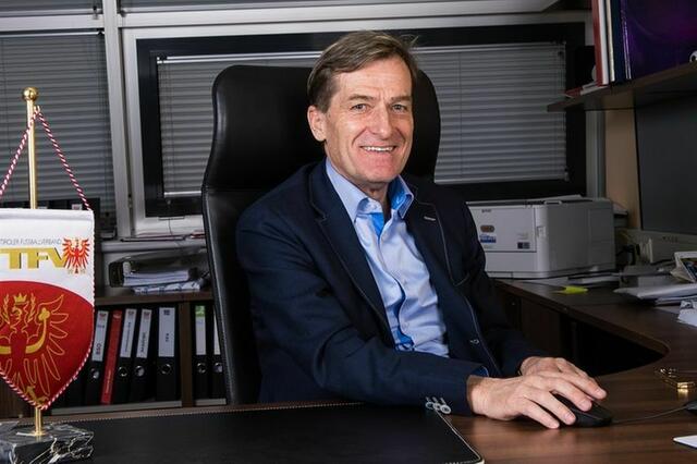 TFV-Präsident Sepp Geiler mit einem Appell an die Tiroler Fußballfamilie | Foto: TFV