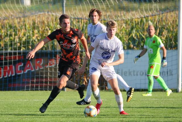 Michael Frankl (links) erzielte gegen Klöch den späten Ausgleich für Hof bei Straden.