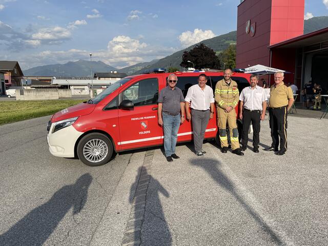 Bürgermeister Maximilian Harb, Vizebürgermeister Peter Schwemberger, Kommandant Florian Thaler, Abschnittsfeuerwehrkommandant Christian Faik und Bezirkskassier Alfred Harb (v. l. n. r.) | Foto: FF Volders