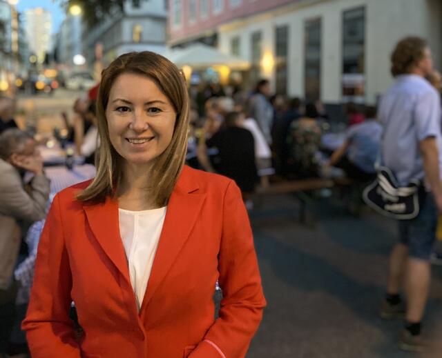 Bis Mitte September ist Margaretens Bezirksvorsteherin in den Gemeindebauten unterwegs und hält offene Sprechstunden ab. | Foto: BV 5