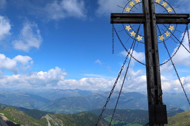 Gipfelkreuz mit herrlichem Ausblick
