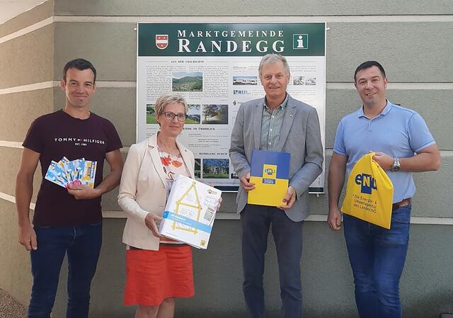 Umweltgemeinderat Manfred Wieser, Bürgermeisterin Claudia Fuchsluger, eNu-Regionsleiter Ignaz Röster und Amtsleiter Jürgen Gamsjäger | Foto: Marktgemeinde Randegg