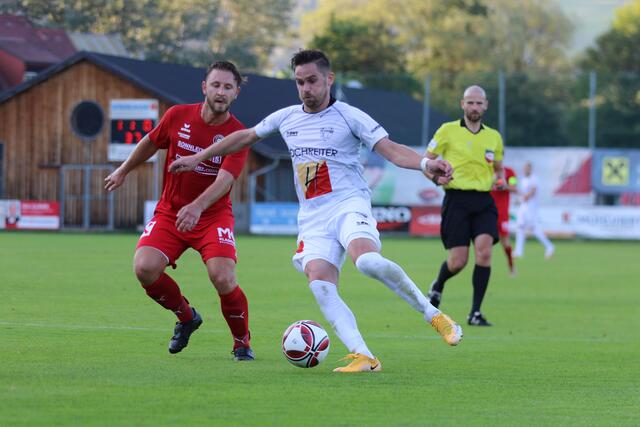 Siegreich: Benjamin Freudenthaler siegte gemeinsam mit seinen Bad Leonfeldner Jungs gegen St. Magdalena. | Foto: Reischl