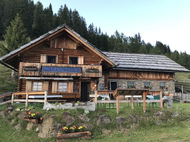 Die Griebitsch Alm Hütte auf 1.624 Meter Seehöhe ist auch mit dem Auto erreichbar. | Foto: Seppi