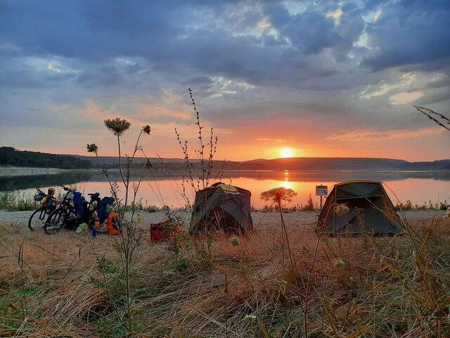 Genächtigt wurde im Zelt am Strand, am See, im Wald oder im Olivenhain. | Foto: Filiz Akinci