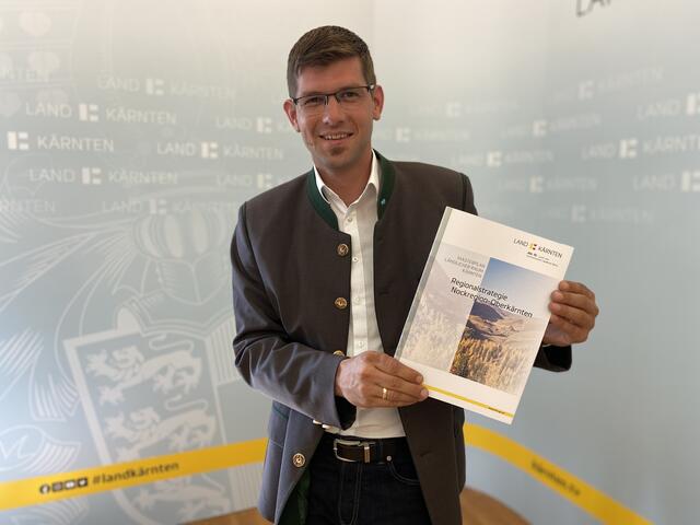 Landesrat Gruber präsentierte den Handlungsplan. | Foto: Büro LR Gruber/Posch