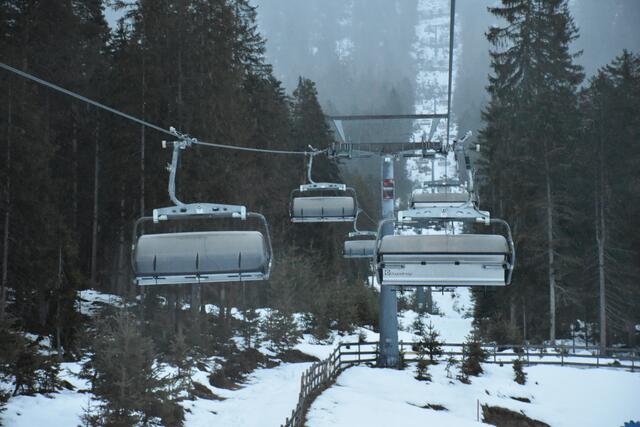 Die Lifte auf der Rosshütte könnten in Zukunft zum Stillstand kommen. Die Bergbahn hat massive finanzielle Probleme. | Foto: Lair
