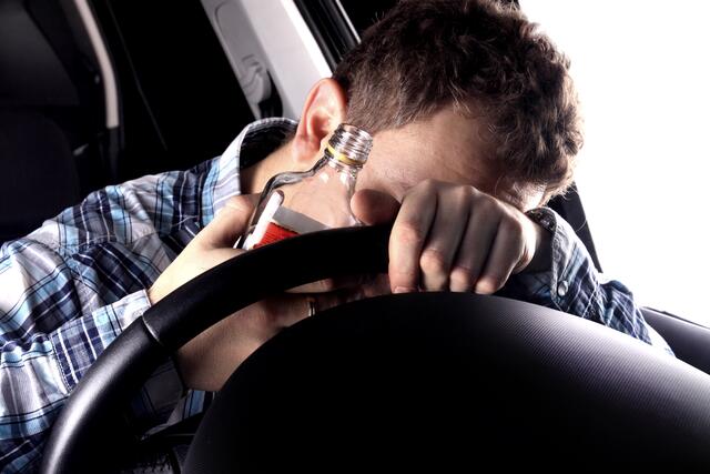 Ein 30-Jähriger setzte sich völlig betrunken hinters Steuer. (Symbolfoto) | Foto: panthermedia.net/ambrozinio