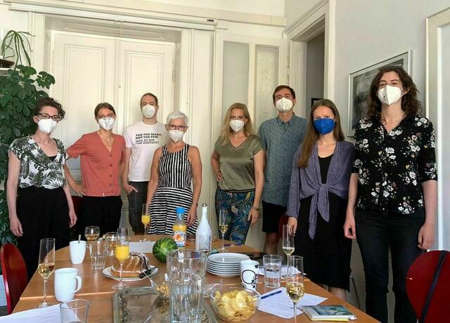 Das Wiener StoP-Team mit Projektkoordinatorin für den 10. Bezirk, Clara Bauer (2.v.r.), und für den 12. Bezirk, Niamh Molloy (rechts).  | Foto: Foto: Stop