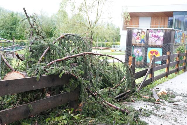 Der St. Johanner Ortsteil Plankenau (im Bild: Sonderpädagogisches Zentrum) war gestern stundenlang nicht befahrbar.  | Foto: Julia Hettegger