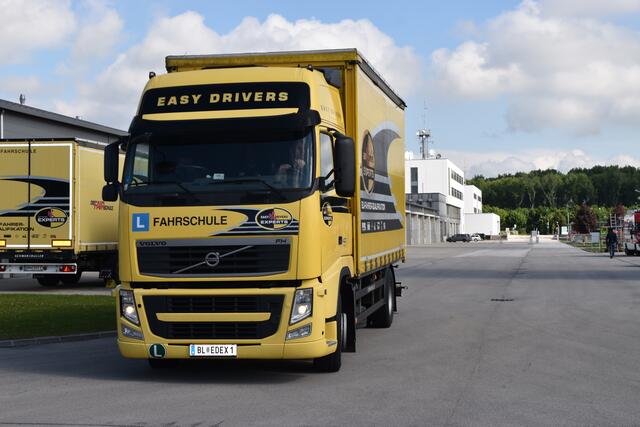 Für Lkws auf den Autobahnen müsse es laut Experten ein klimaschonenderes Konzerte geben. Es müsse technisch umgerüstet werden, auf Elektro-Lkws, Wasserstoff-Lkws oder Lkws, die über Oberleitungen betrieben werden. | Foto: Karin Zeiler