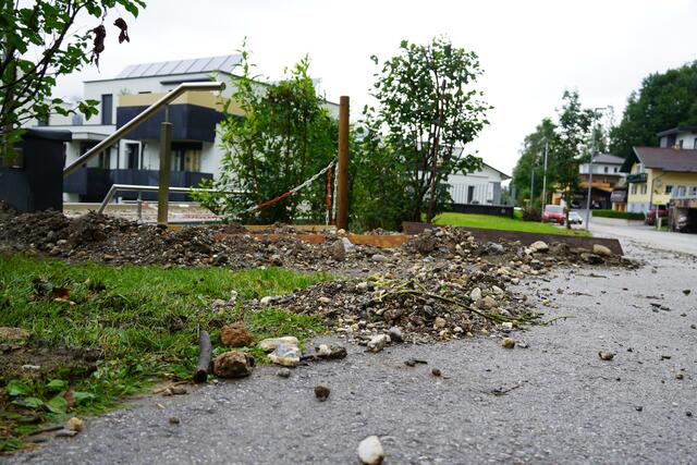 Der St. Johanner Ortsteil Plankenau (Richtung Liechtensteinklamm) war gestern stundenlang nicht befahrbar.  | Foto: Julia Hettegger