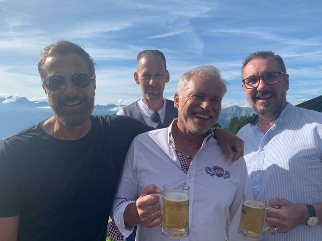 Weitere Gratulanten: Arne Messner, Gerhard Bacher, Jens und Chris  | Foto: Privat