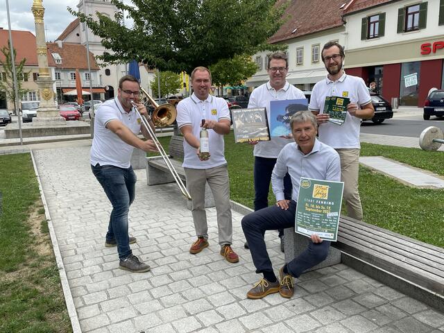 Können es kaum erwarten: Klaus Sundl, Michael Pöltl, Peter Wendler, Bürgermeister Johann Winkelmaier und Matthäus Trummer (v.l.).  | Foto: WOCHE