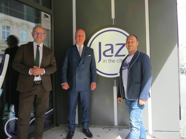 Stolz auf die Neueröffnung: Norbert Kettner (CEO Wien Tourismus), Marcus Bernhardt (CEO Deutsche Hospitality) und Michael Fritz (Generaldirektor Jaz in the City).