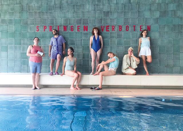 Eine Ortsbeschwimmung | Tiroler Hallenbäder, immersive Performance von Elena Carr und Franziska Schindler, 2021