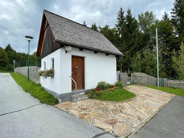 Die öffentliche Toilette beim Friedhof wird im Rahmen der Ortsbildgestaltung von St. Katharina in der Wiel barrierefrei | Foto: Susanne Veronik