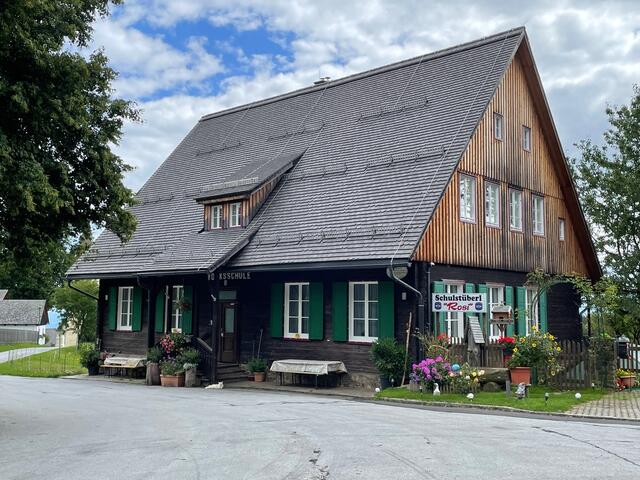 Die ehemalige Volksschule von St. Katharina in der Wiel ist jetzt ein Café und Ort der Kommunikation. | Foto: Susanne Veronik