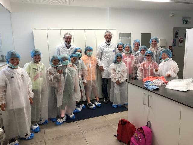 Die Kinder lernen unter anderem auch den Arbeitsplatz der Eltern kennen. | Foto: Landgenossenschaft Ennstal