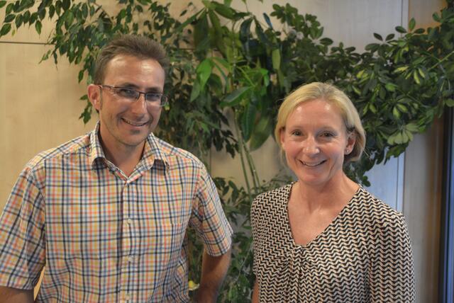 Der Unternberger Gemeinderat Josef Lüftenegger mit der Vortragenden Ursula Eckler. | Foto: Bezirksblätter Lungau