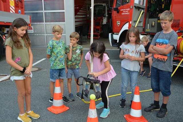 Mittels Greifer galt es Fingerspitzengefühl zu beweisen.