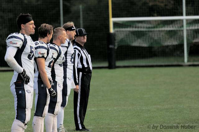 die Captains der Blue Hawks vor dem Spiel – von vorne nach hinten: Ingo Kugi, Mario Tschernuter, Daniel Tröstl, Sebastian Göschelbauer | Foto: Dominik Huber
