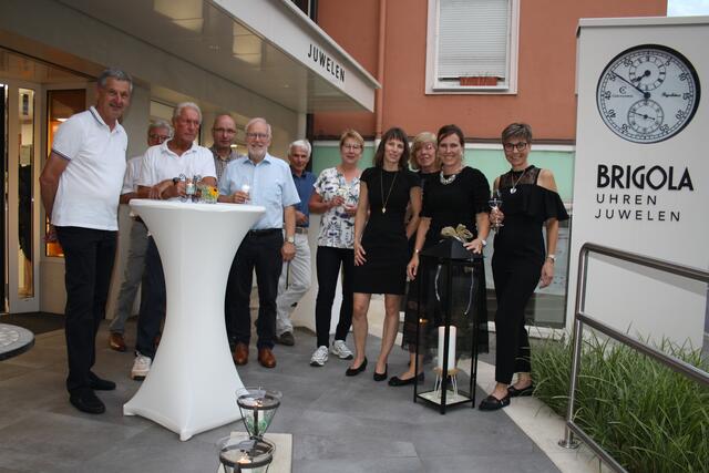 Familie Brigola mit Kunden... | Foto: RMK