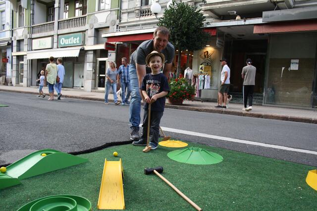 Wolfgang und Flo aus Pfarrkirchen spielten Minigolf. | Foto: RMK