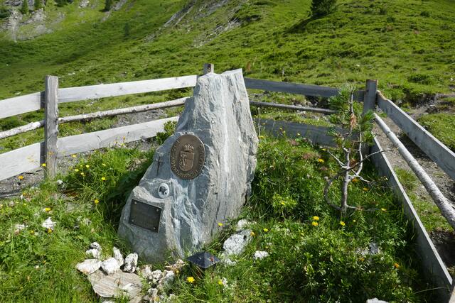 Gedenkstein am Weg Richtung Riedingscharte.  | Foto: Thomas Neuhold