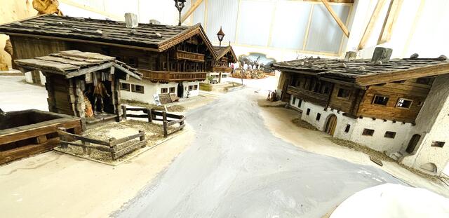 Der Waidringer Dorfplatz wurde nachgebaut. | Foto: Kogler