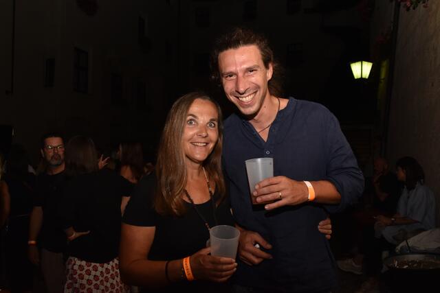 In Feierlaune: Christine und Tom  | Foto: Kendlbacher