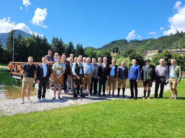 Visionäre, Wegbegleiter und die Verantwortlichen von heute feierten das runde Jubiläum des Badesees Pichl. | Foto: Stadtgemeinde