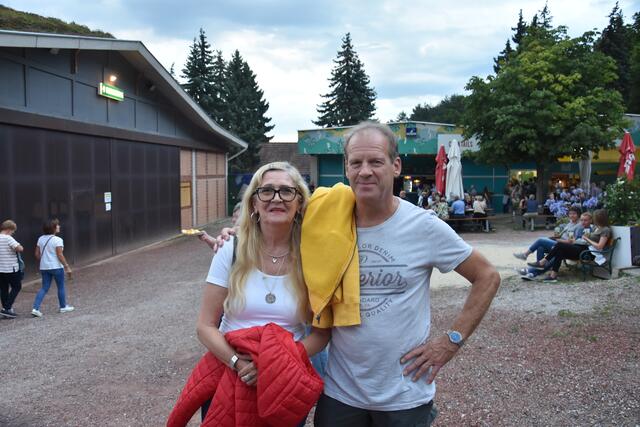 Hedwig Sackl und Reinhard Denk freuten sich auf Opus, Minisex &amp; Co.  | Foto: Jakob Klawatsch