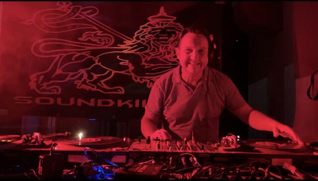 the WAZ exp. alias Martin Wazak heizte dem Publikum so richtig ein. | Foto: Kendlbacher