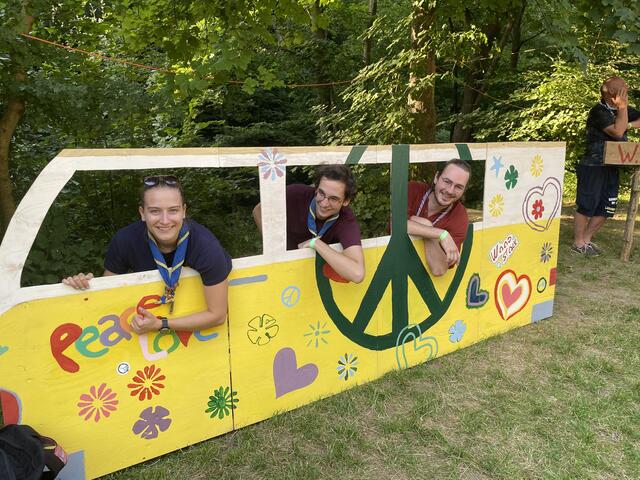 Die Hauptverantwortlichen Lisa Kraus, Julian Lemmel und Florian Weidinger auf dem vierten Woodstock Fest der Pfadfinder.