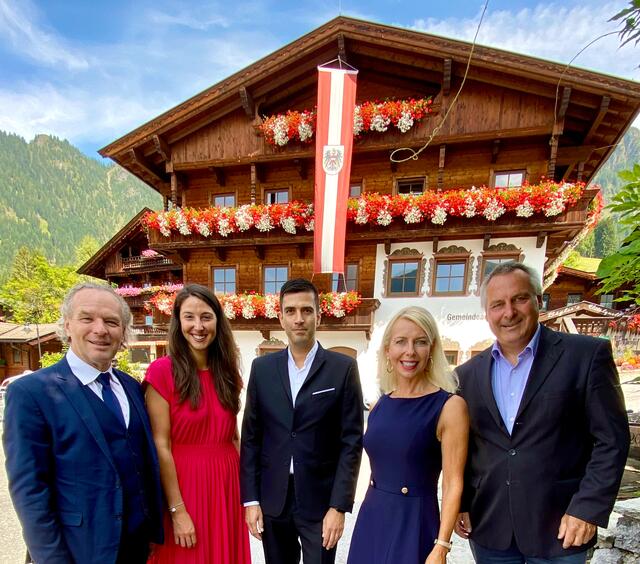 Foto (von links): EU-Konsulent Johannes Außerladscheiter, LT-Vizepräsidentin Sophia Kircher, Christo Buschek, LAbg. Barbara Schwaighofer und Autor Martin Reiter. | Foto: Szechenyi 