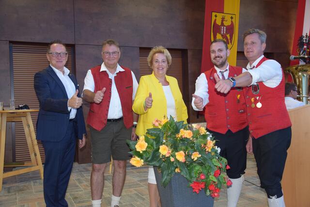 Obmann Blasmusik-Burgenland DI Peter Reichstädter, Bürgermeister von St. Martin an der Raab Franz Kern, Erste Landtagspräsidentin des Burgenländischen Landtags Verena Dunst, Kapellmeister des Musikvereins St. Martin an der Raab Christopher Fartek, Obmann des Musikvereins St. Martin an der Raab Hannes Petanovits