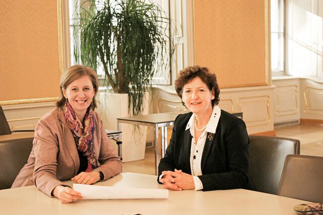 Setzen auf steirische Forschungskompetenz in Sachen Klimaziele: Barbara Eibinger-Miedl (l.) und Ursula Lackner.