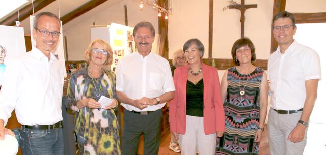 Andreas Mair, Künstlerin Daniela Gwercher, Bgm. Hans Lintner, Sabina Seeber vom FW-Zentrum, Hedi Mair (Marienheim), BH Michael Brandl. | Foto: Fotos: Walpoth