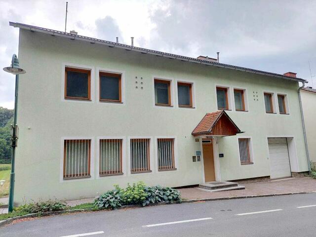 Wenn sich die Lage an den Grenzen zuspitzt, soll das alte Neuhauser Polizeigebäude als Erstbefragungsstelle für Geflüchtete dienen.  | Foto: Gemeinde Neuhaus am Klausenbach
