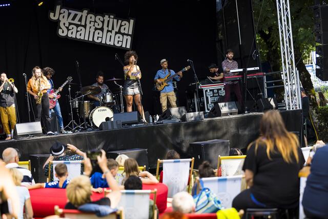 Gute Laune bei den Musikern und Besuchern des Jazzfestivals Saalfelden war vorprogrammiert. Am Foto: Die Band "Rumba de Bodas" spielte im Stadtpark. | Foto: Matthias Heschl